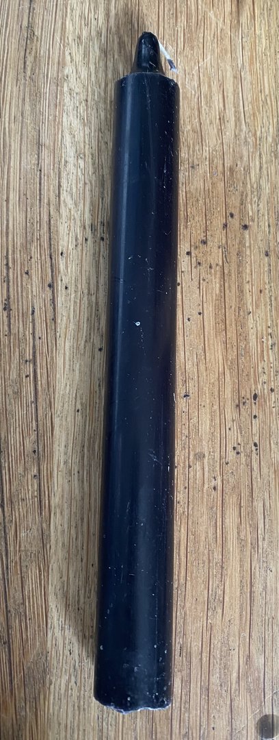 bougie noire de rituel teintée masse  21 cm